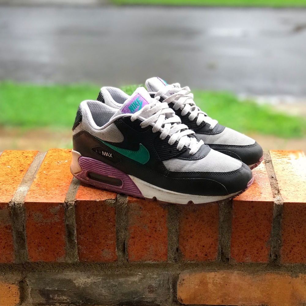 NIKE Sportswear Womens Air Max 90 Essential (7Y)